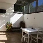 瑟拉德慈公寓